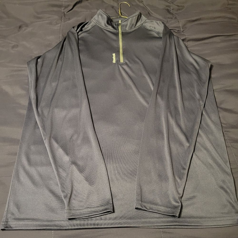 REEBOK 1/4 ZIP. MENS XL.